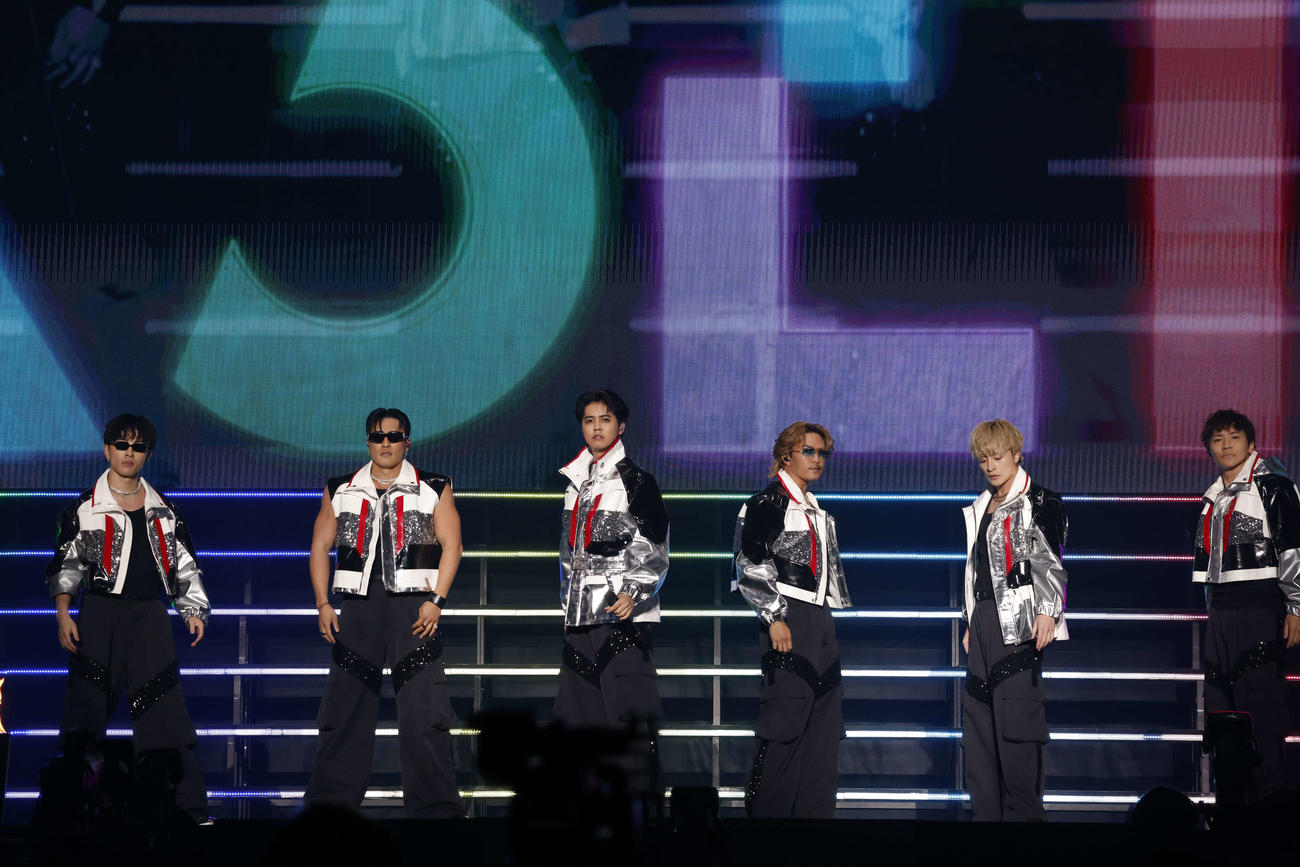 「GENERATIONS LIVE TOUR 2025　“6IX SENSE”」最終公演を開催したGENERATIONS。左から佐野玲於、中務裕太、片寄涼太、数原龍友、白濱亜嵐、小森隼