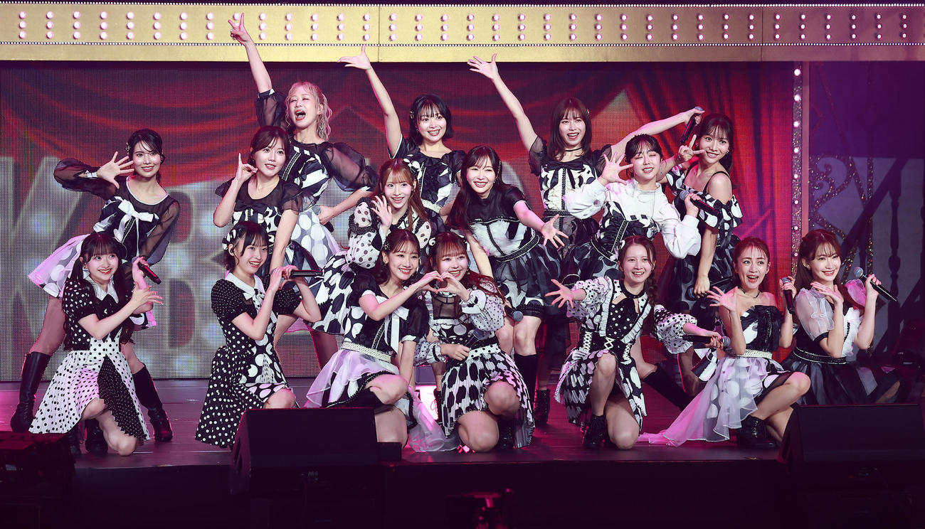 OGを迎え20周年記念コンサートで盛り上がるAKB48（2025年12月）