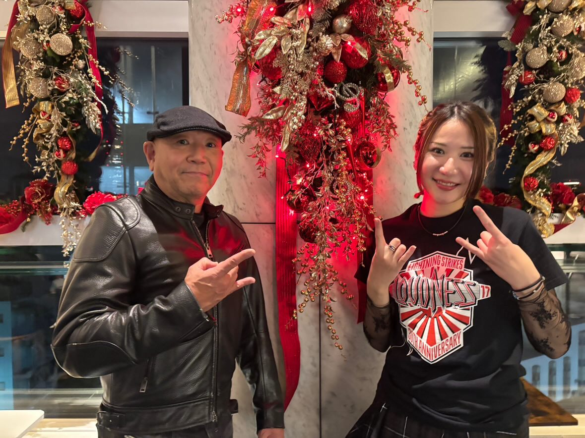 LOUDNESS山下昌良（左）と猪居亜美（撮影・川田和博）