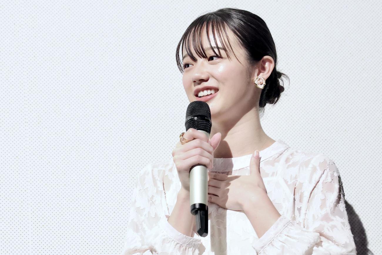 トークする中島瑠菜（撮影・河田真司）