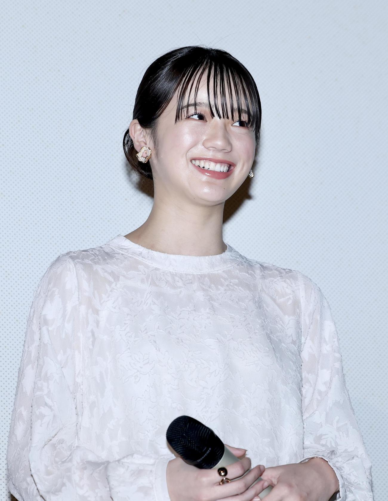 笑顔を見せる中島瑠菜（撮影・河田真司）