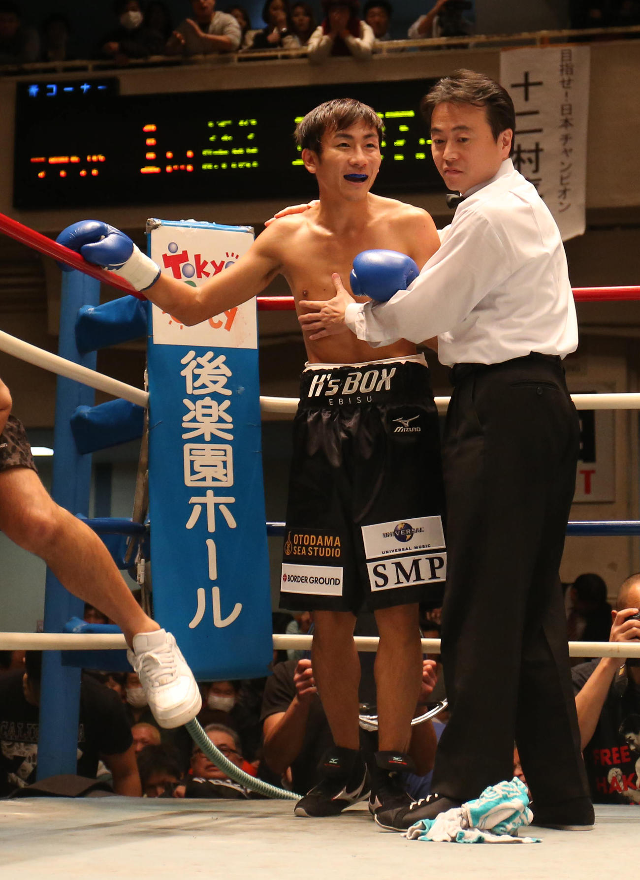2013年11月、プロボクサーデビュー戦　窪田晃則対榑井勇輝　1回、TKO負けしたキマグレンのKUREI