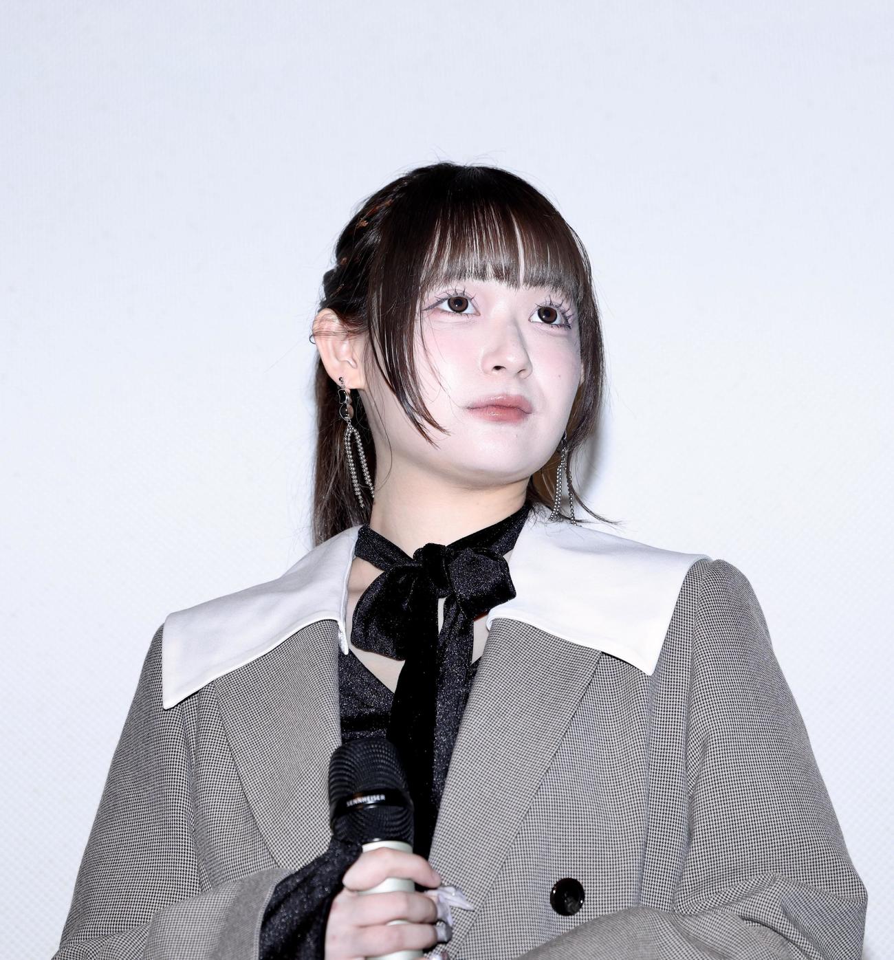ステージに上がるまいきち（撮影・河田真司）