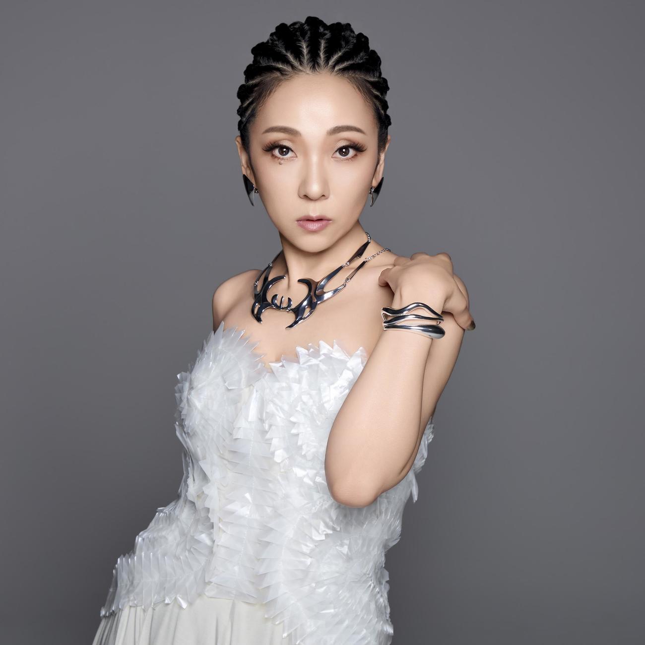 「北方謙三　水滸伝」の主題歌「夜を渡る鳥」を歌唱するMISIA（C）リズメディア