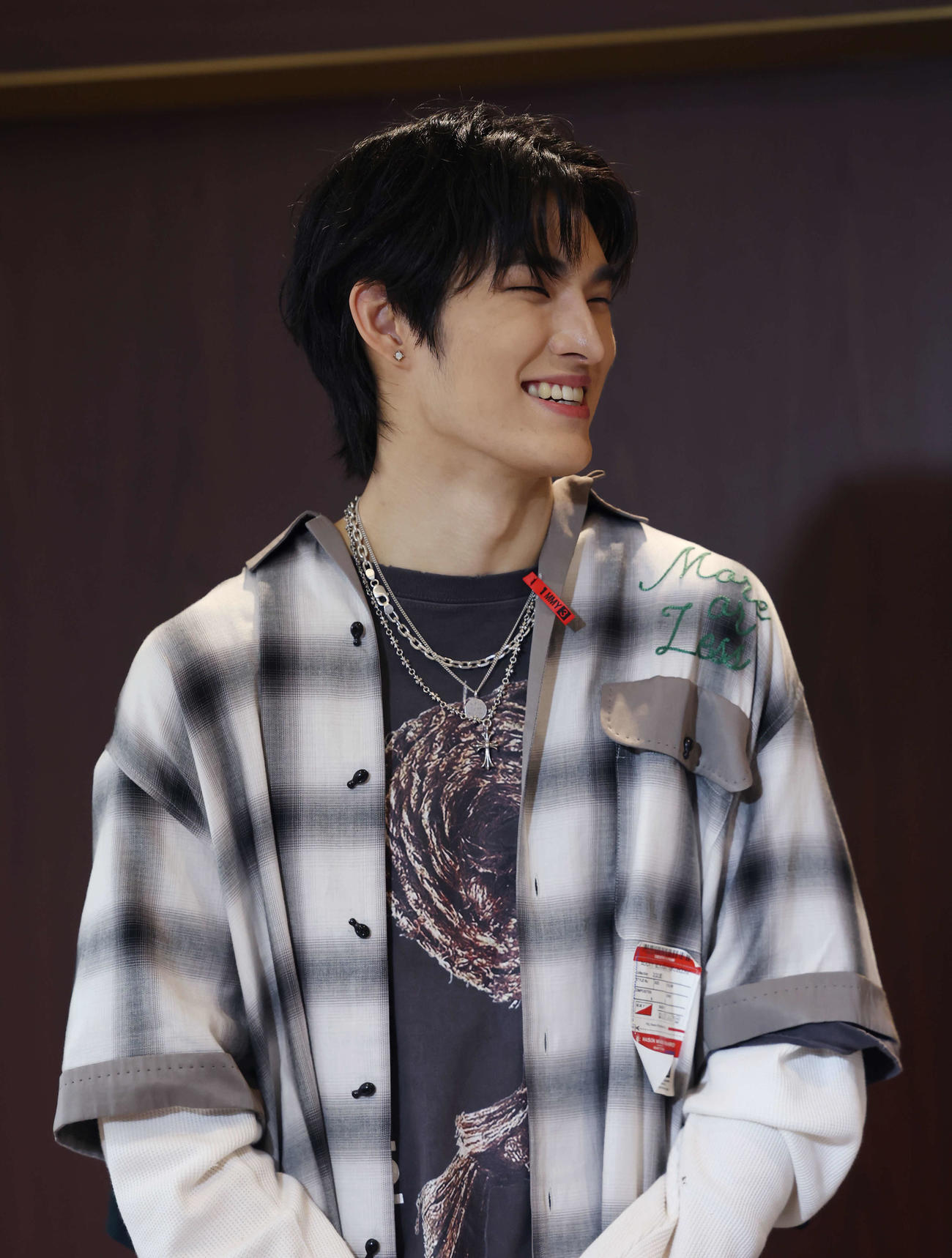 囲み取材に登場し話をする82MAJORのユン・イェチェン（撮影・増田悦実）