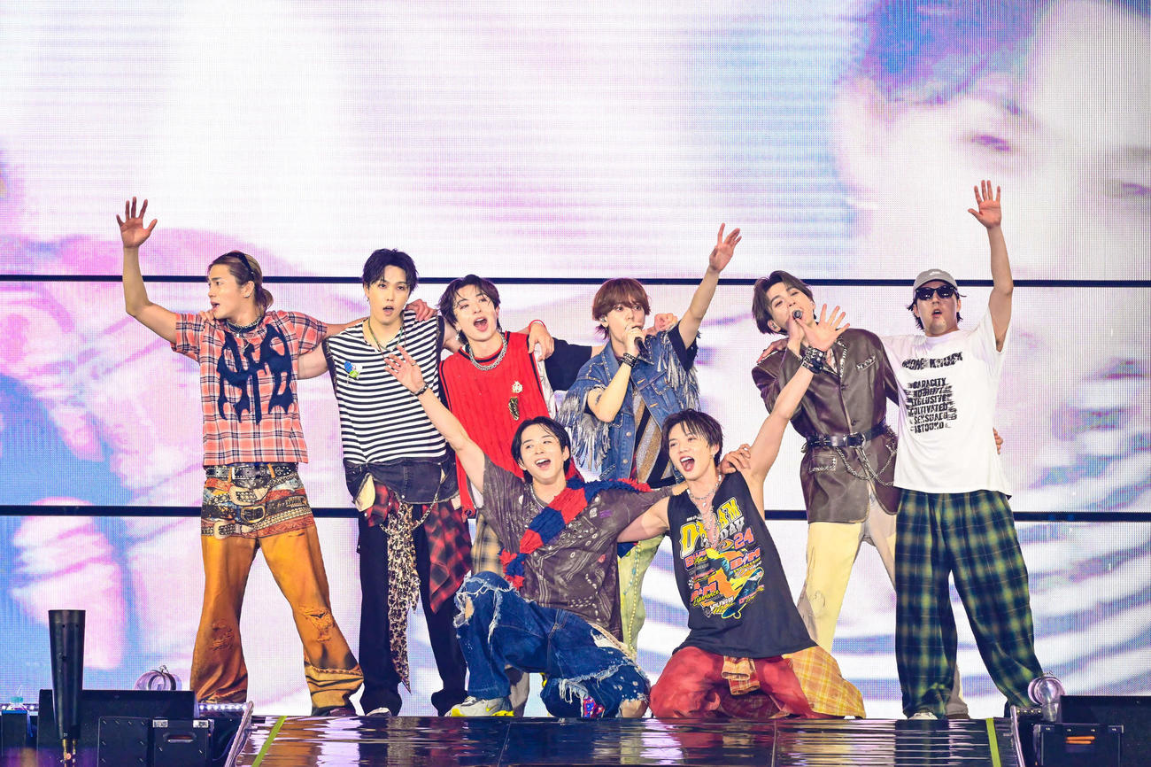 全国アリーナツアー最終公演を行ったFANTASTICS。前列左から澤本夏輝、佐藤大樹、後列左から瀬口黎弥、堀夏喜、木村慧人、中島颯太、八木勇征、世界