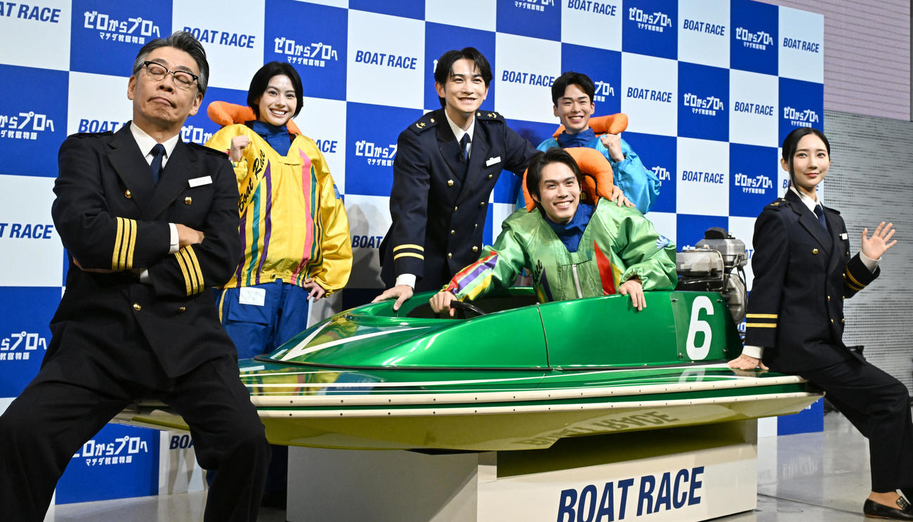 2026年ボートレース新CM発表会に出席した、左から生瀬勝久、安斉星来、町田啓太、細田佳央太、吉田晴登、ファーストサマーウイカ（撮影・千葉一成）