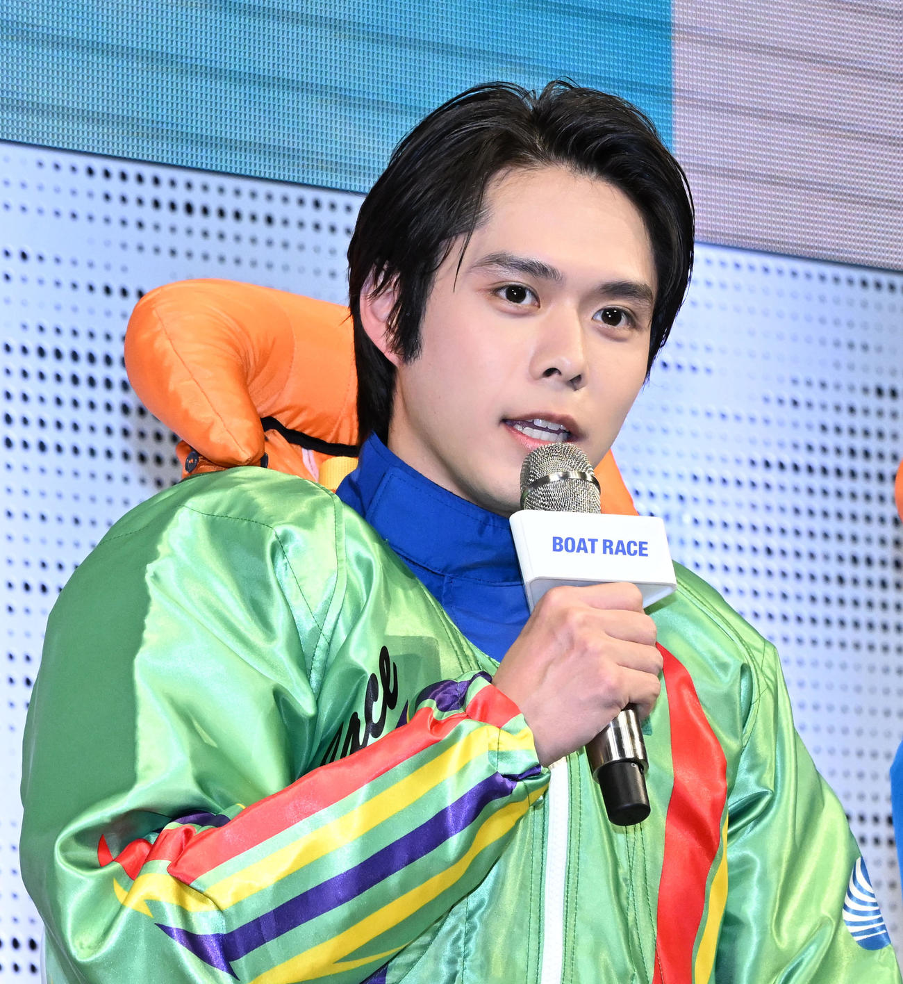 2026年ボートレース新CM発表会であいさつする細田佳央太（撮影・千葉一成）
