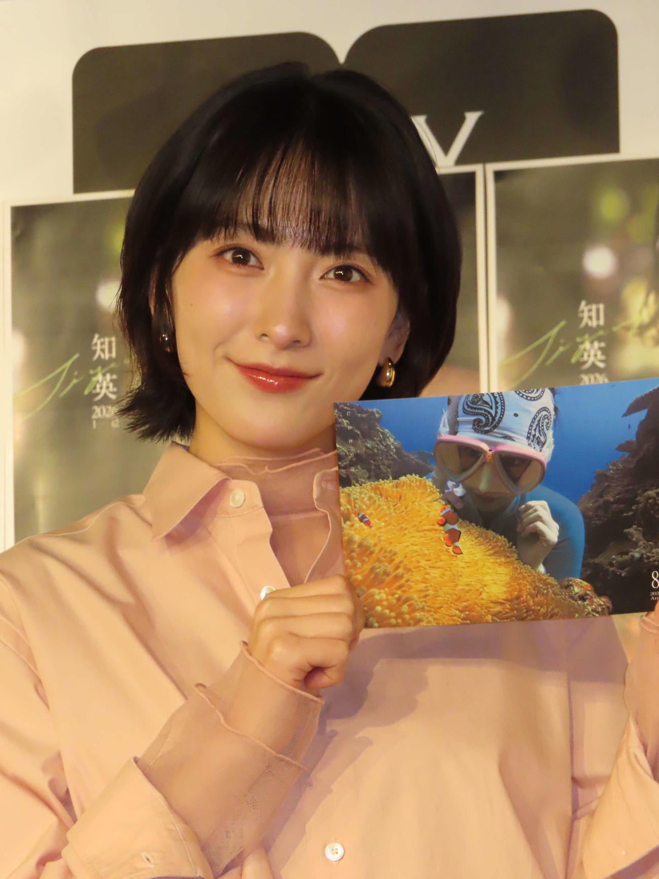 カレンダーの発売イベントを行った知英