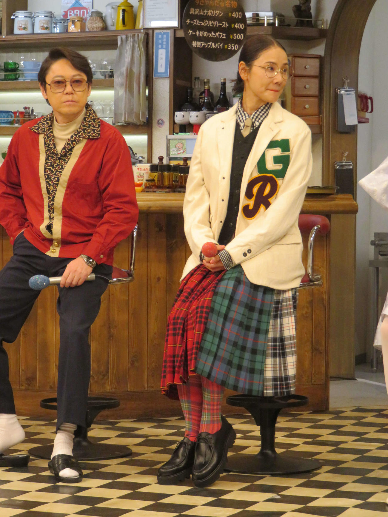 「新年早々　不適切にもほどがある！」制作発表に臨んだ阿部サダヲ（左）と吉田羊