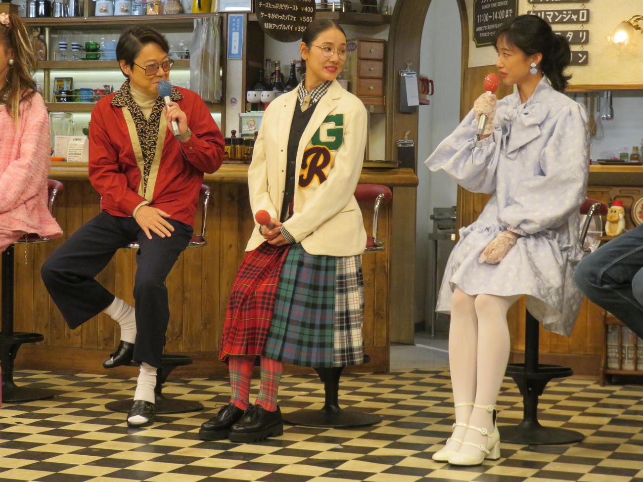 「新年早々　不適切にもほどがある！」制作発表に臨んだ、左から阿部サダヲ、吉田羊、河合優実