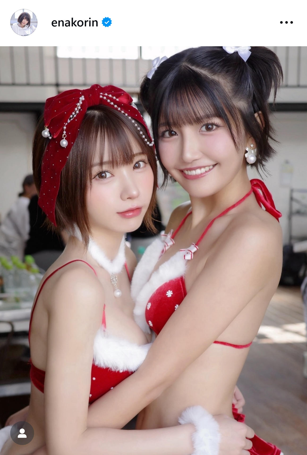 サンタコスの南あみとえなこ（えなこのインスタグラムから）