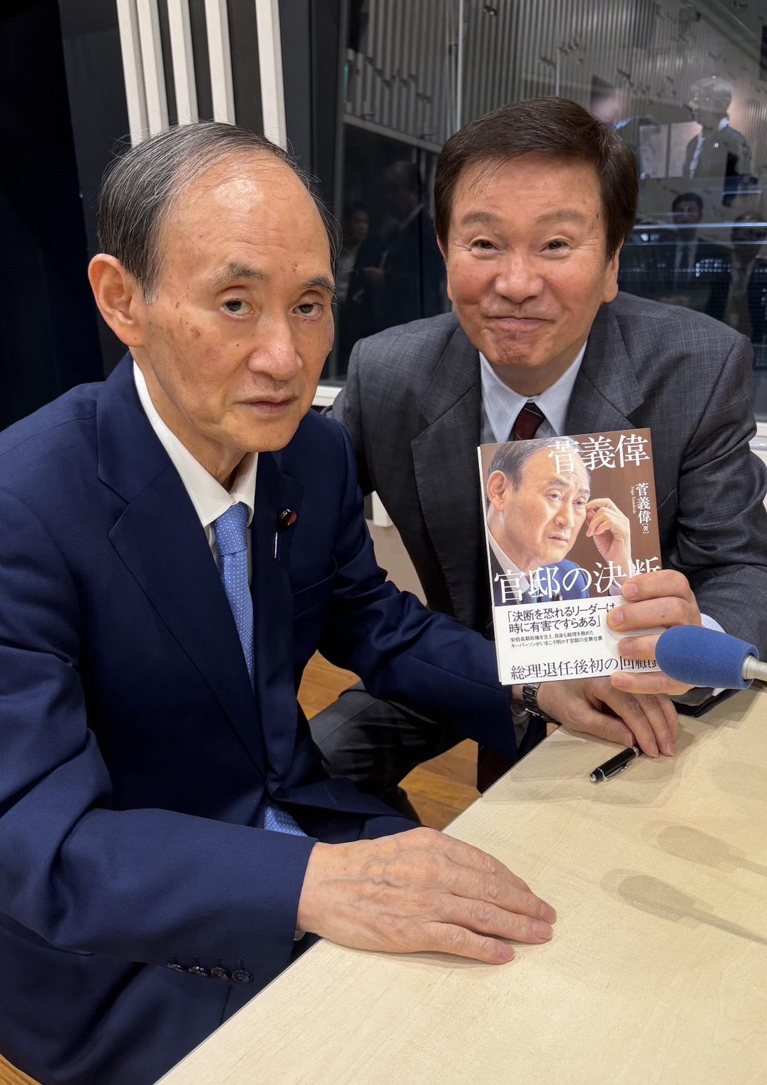 菅義偉元総理（左）と森田健作