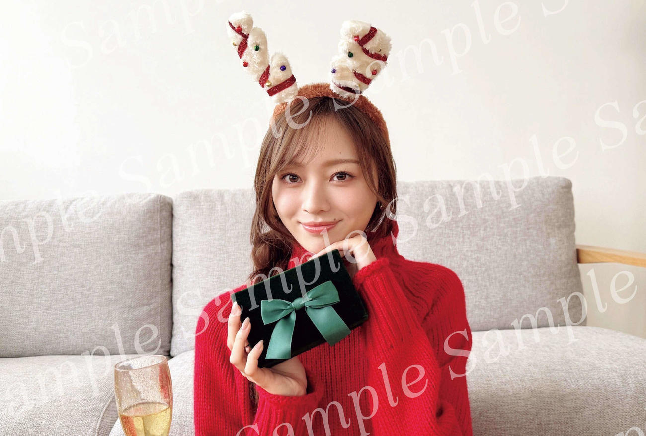 公開された梅澤美波のクリスマスカード（光文社提供）