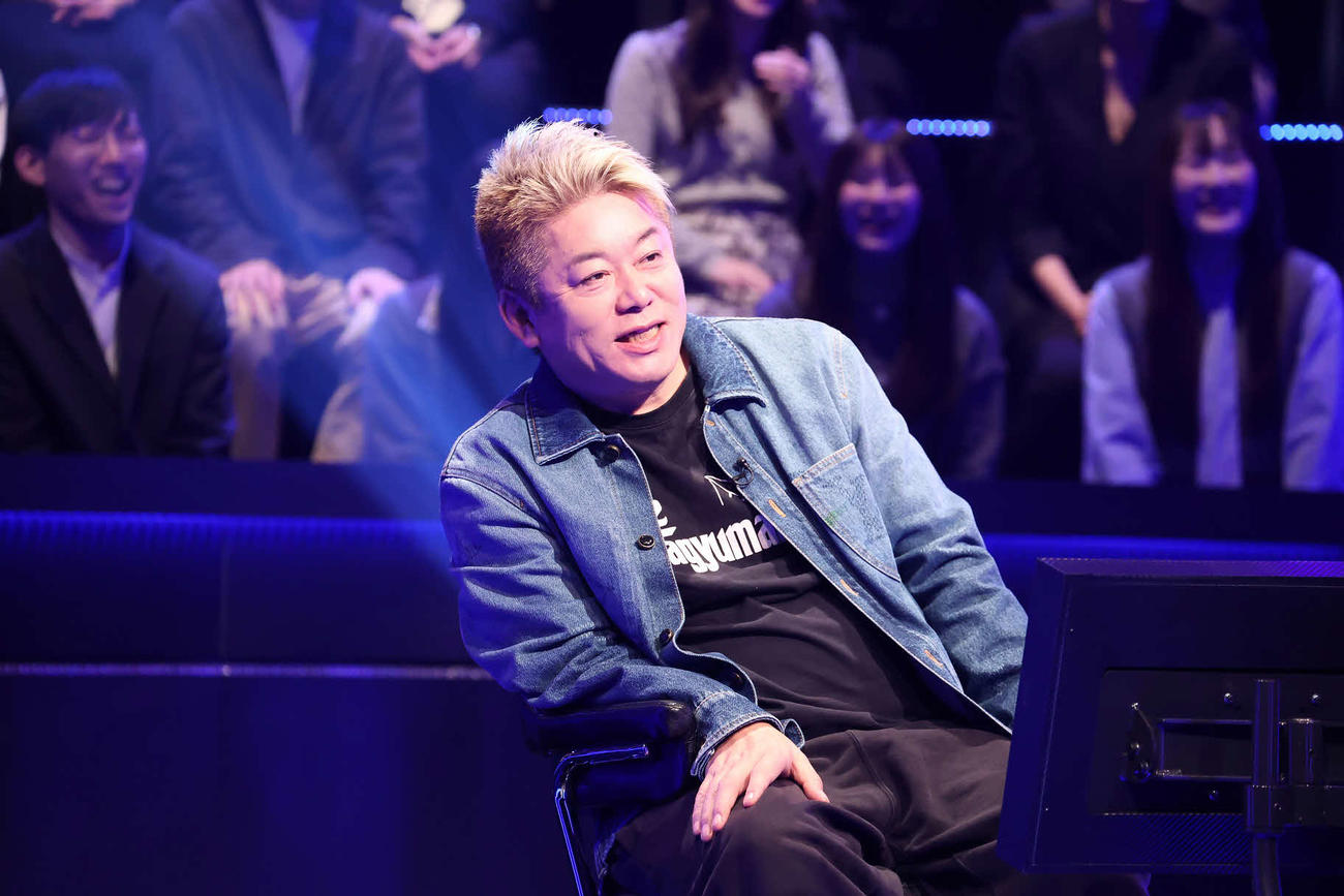 「クイズ＄ミリオネア」に出演する堀江貴文（（C）フジテレビ）