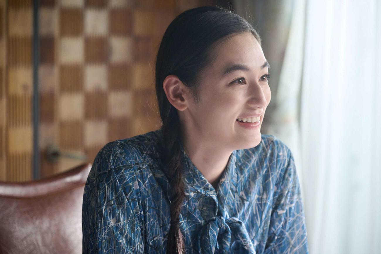 テレビ朝日ドラマプレミアム「森英恵　Butterfly beyond」に主演する八木莉可子（C）tv asahi All Rights Reserved.