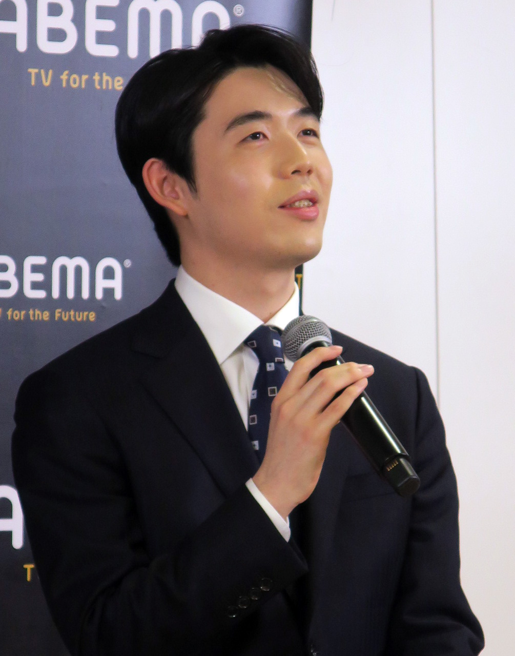 ABEMAオリジナル特別対局「のんVS藤井聡太竜王・名人　年末指し納め対談」取材会で長考する藤井聡太竜王・名人