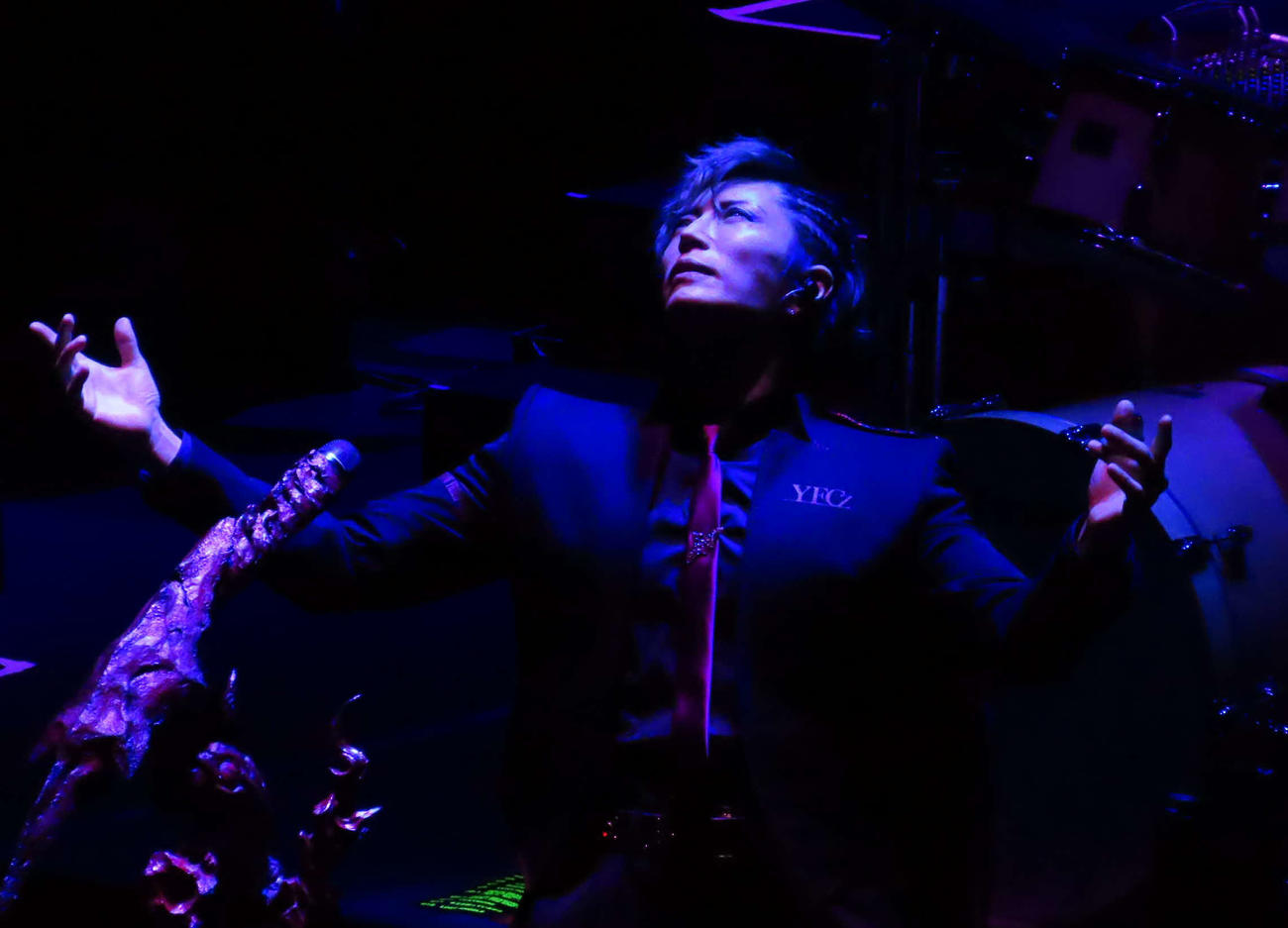 「GACKT PHILHARMONIC 2025魔王シンフォニー　THE REVIVAL」で歌唱するGACKT