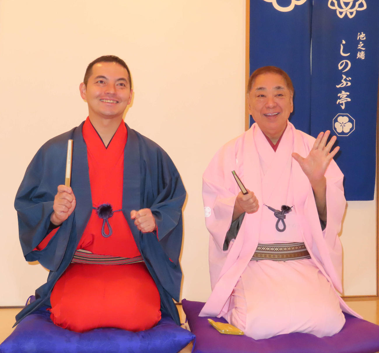 舞台「ウチの師匠がつまらない」の取材会を行った錦笑亭満堂（左）、三遊亭好楽