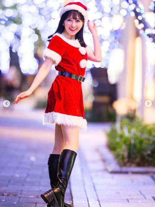ミス東大グランプリ、美脚映えるミニスカサンタ姿公開「ありさサンタ