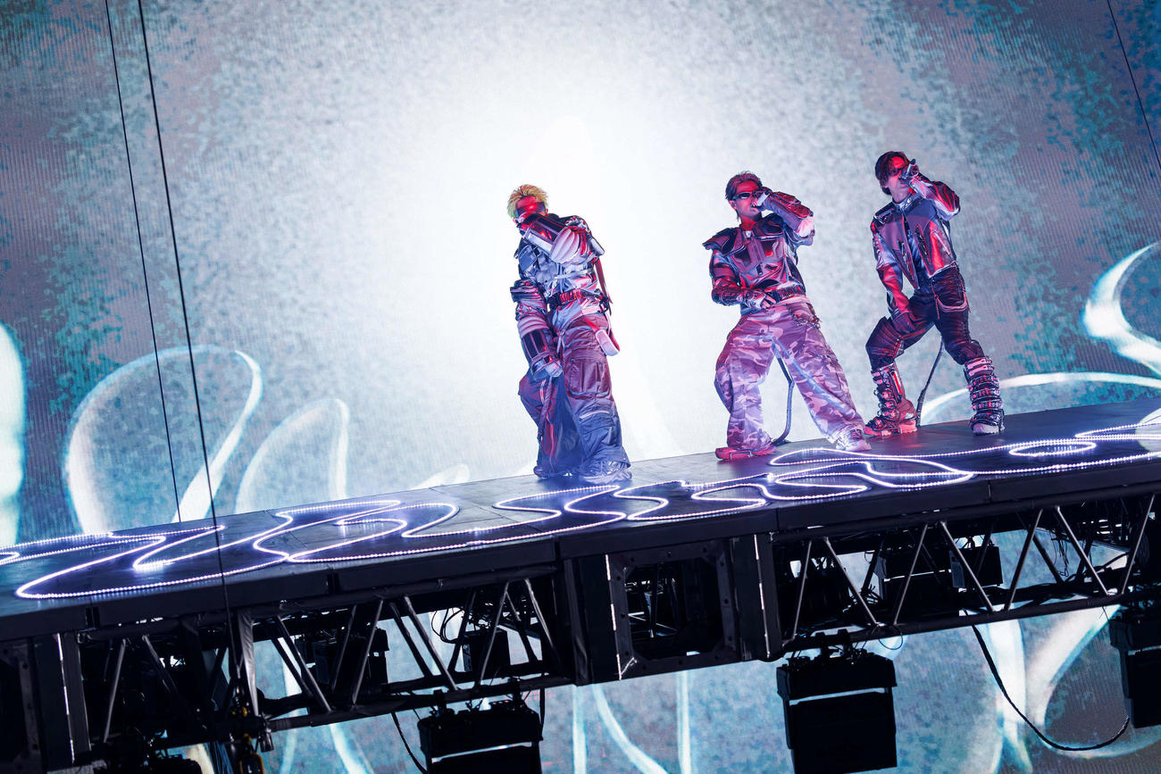 全国ライブツアー最終公演を行ったNumber＿i。左から、岸優太、平野紫耀、神宮寺勇太（C）TOBE Co., Ltd.