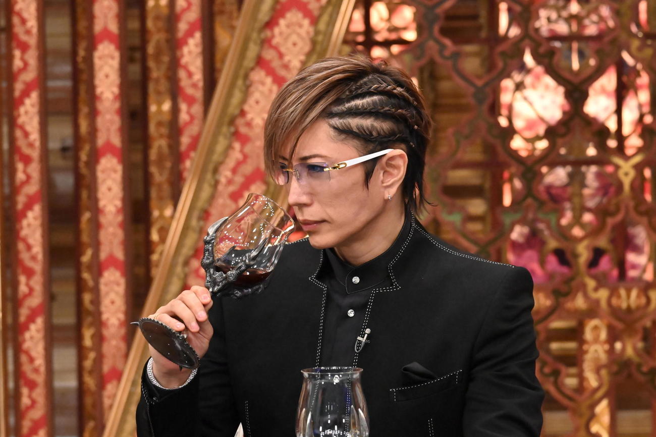 新年恒例「芸能人格付けチェック！」に出演するGACKT