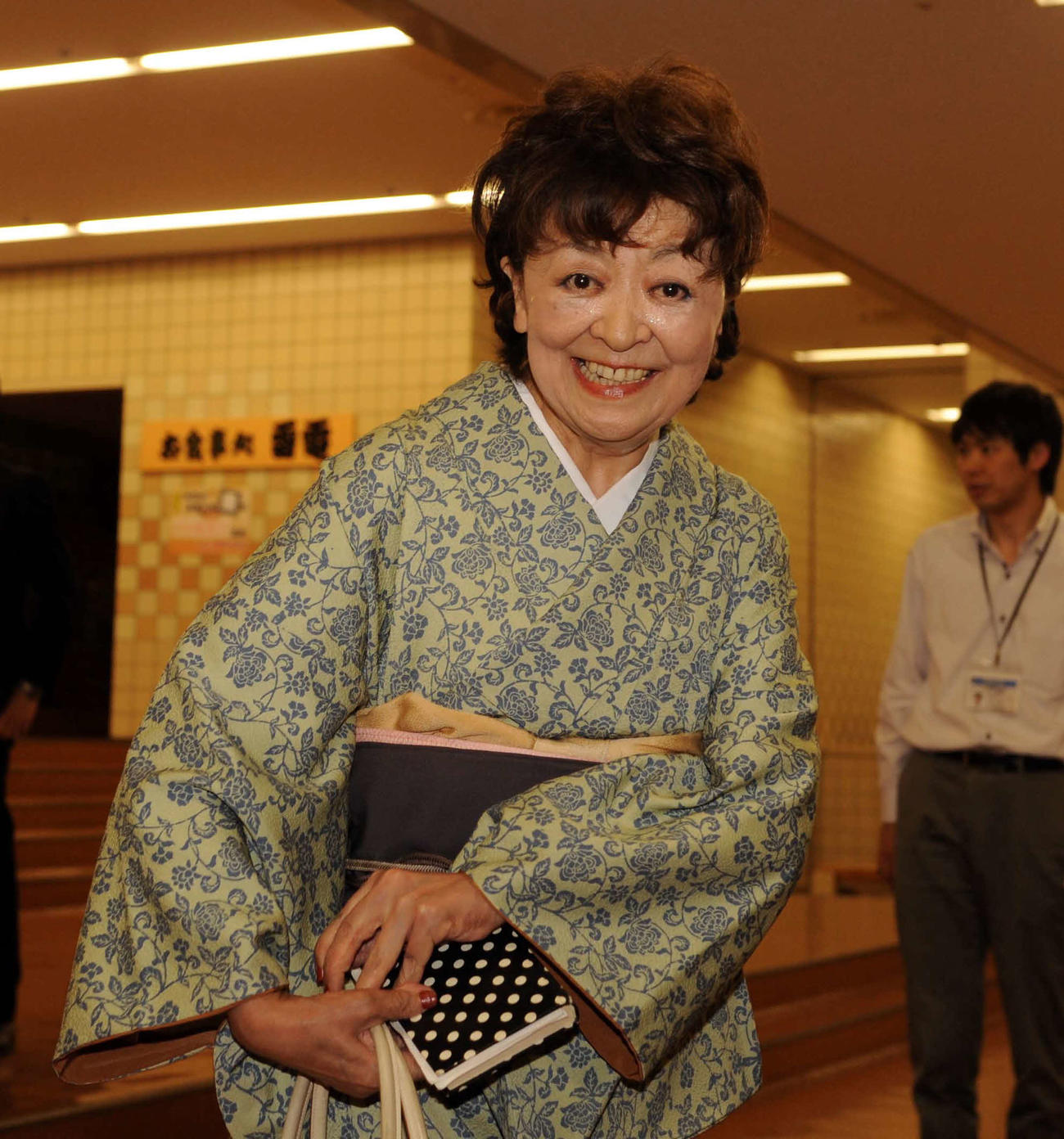 横綱審議委員会の会議を終え笑顔で引き揚げる内館牧子委員（09年05月25日）