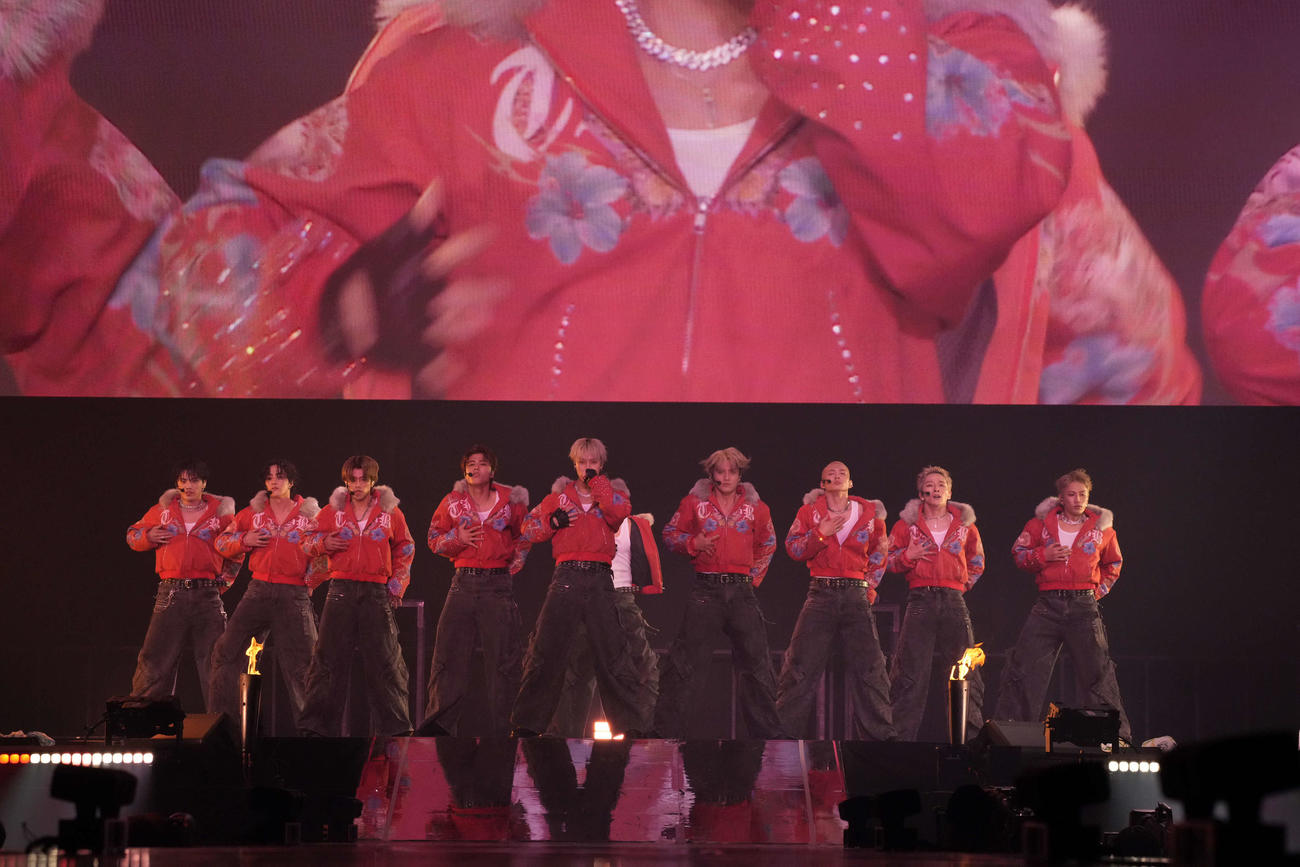 「NEO EXILE SPECIAL LIVE 2025」でパフォーマンスするTHE JET BOY BANGERZ