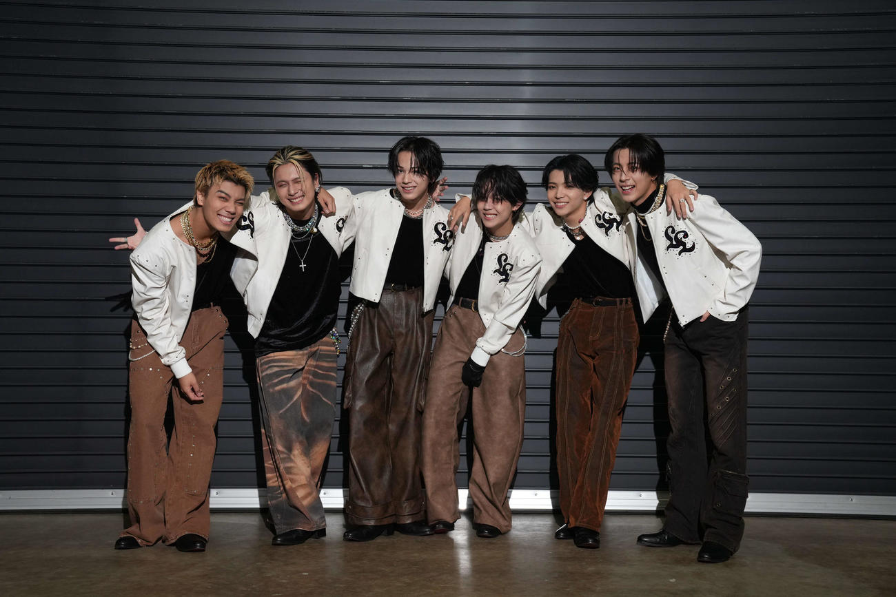 「NEO EXILE SPECIAL LIVE 2025」に出演したLIL LEAGUE。左から岩城星那、岡尾真虎、難波碧空、百田隼麻、山田晃大、中村竜大
