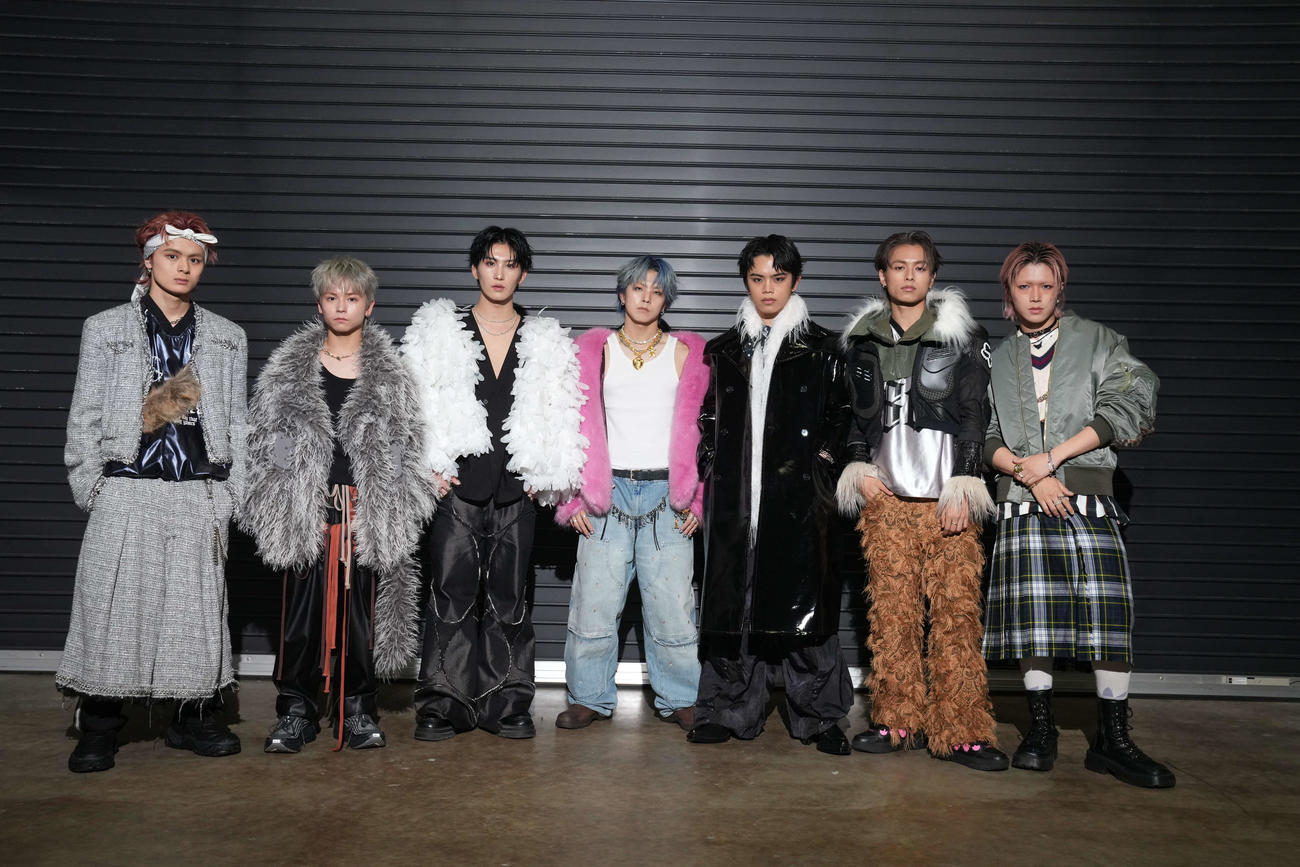 「NEO EXILE SPECIAL LIVE 2025」に出演したKID PHENOMENON。左から岡尾琥珀、鈴木瑠偉、山本光汰、夫松健介、遠藤翼空、川口蒼真、佐藤峻乃介