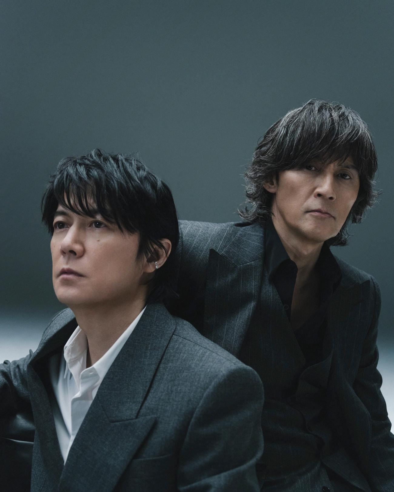 「第76回NHK紅白歌合戦」の特別企画としてコラボする福山雅治（左）とB’z稲葉浩志