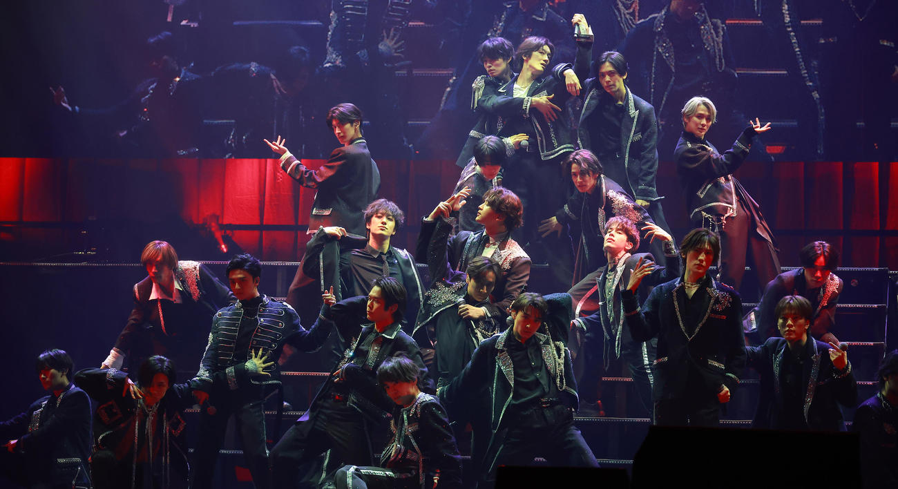 ファン感謝祭「HANDSOME LIVE 2025“ZERO”」の公開ゲネプロを行ったアミューズ所属の俳優たち（撮影・中島郁夫）