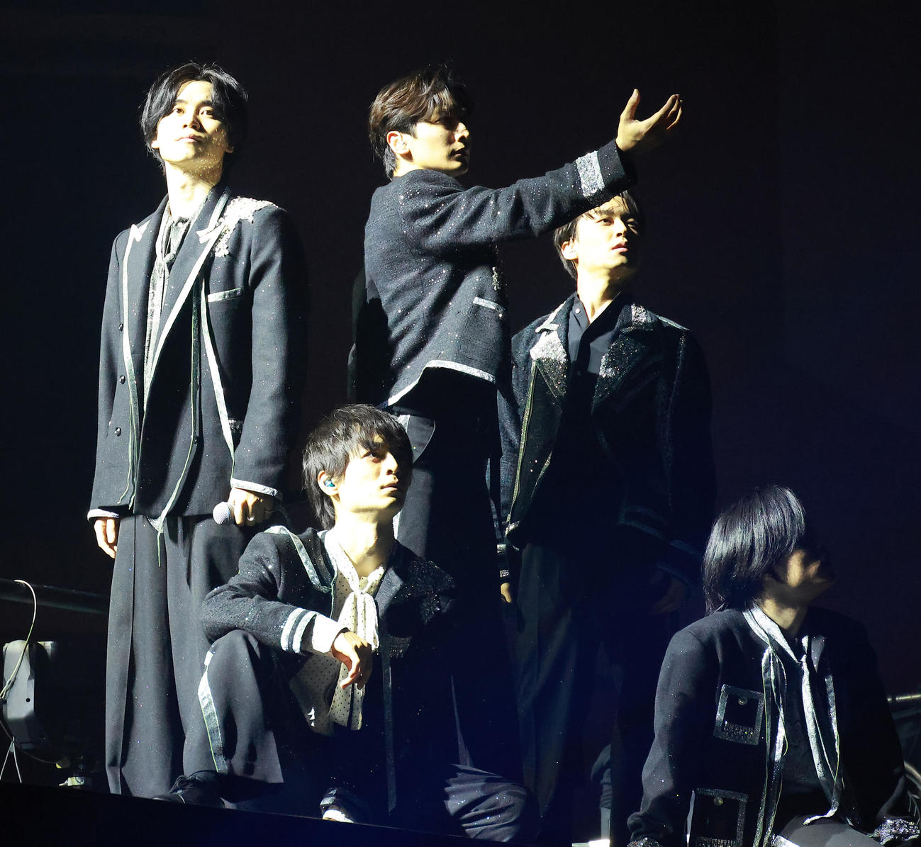 ファン感謝祭「HANDSOME LIVE 2025“ZERO”」の公開ゲネプロを行ったアミューズ所属の俳優たち（撮影・中島郁夫）