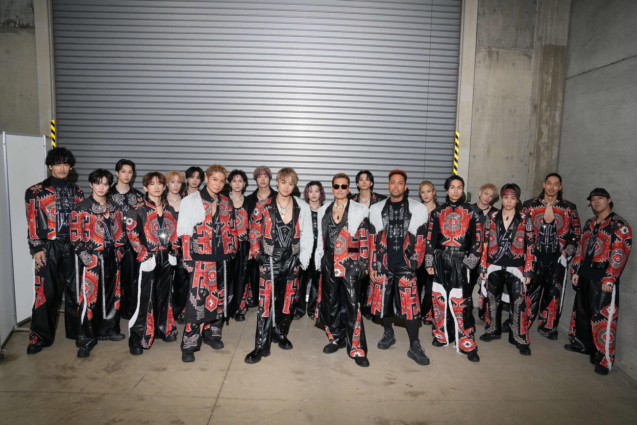 「EXILE LIVE TOUR 2025“THE REASON”」名古屋公演を開催したEXILE。前列左から小林直己、佐藤大樹、NAOTO、SHOKICHI、TAKAHIRO、ATSUSHI、NESMITH、橘ケンチ、TETSUYA、AKIRA、世界。後列左から堀夏喜、藤原樹、木村慧人、神谷健太、陣、山本彰吾、澤本夏輝、岩谷翔吾、浦川翔平