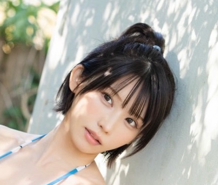 ひもビキニ姿を披露したえなこ（えなこのインスタグラムから）