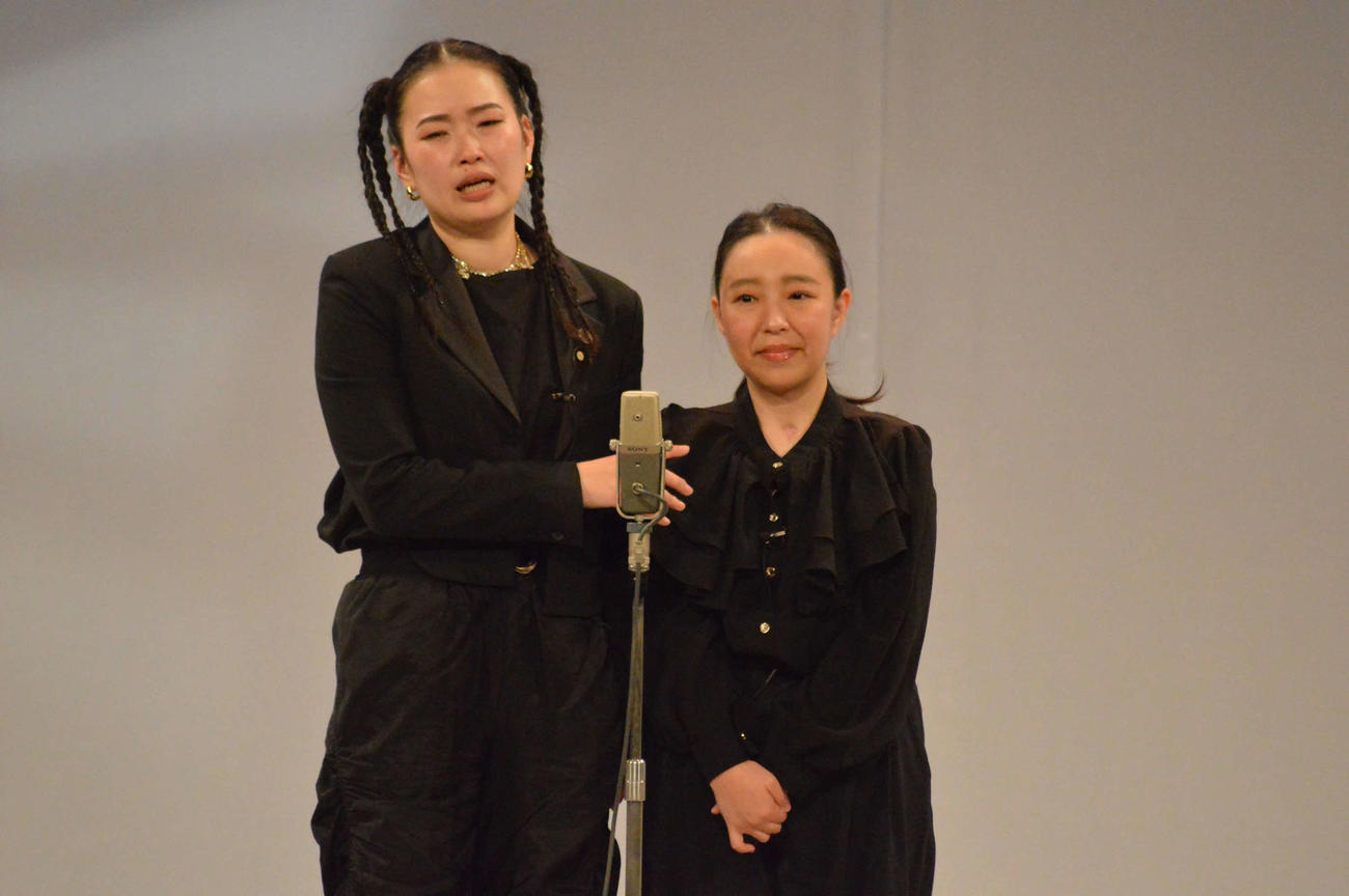 爛々萌々（左）の単独ライブにサプライズ出演した相方の大国麗