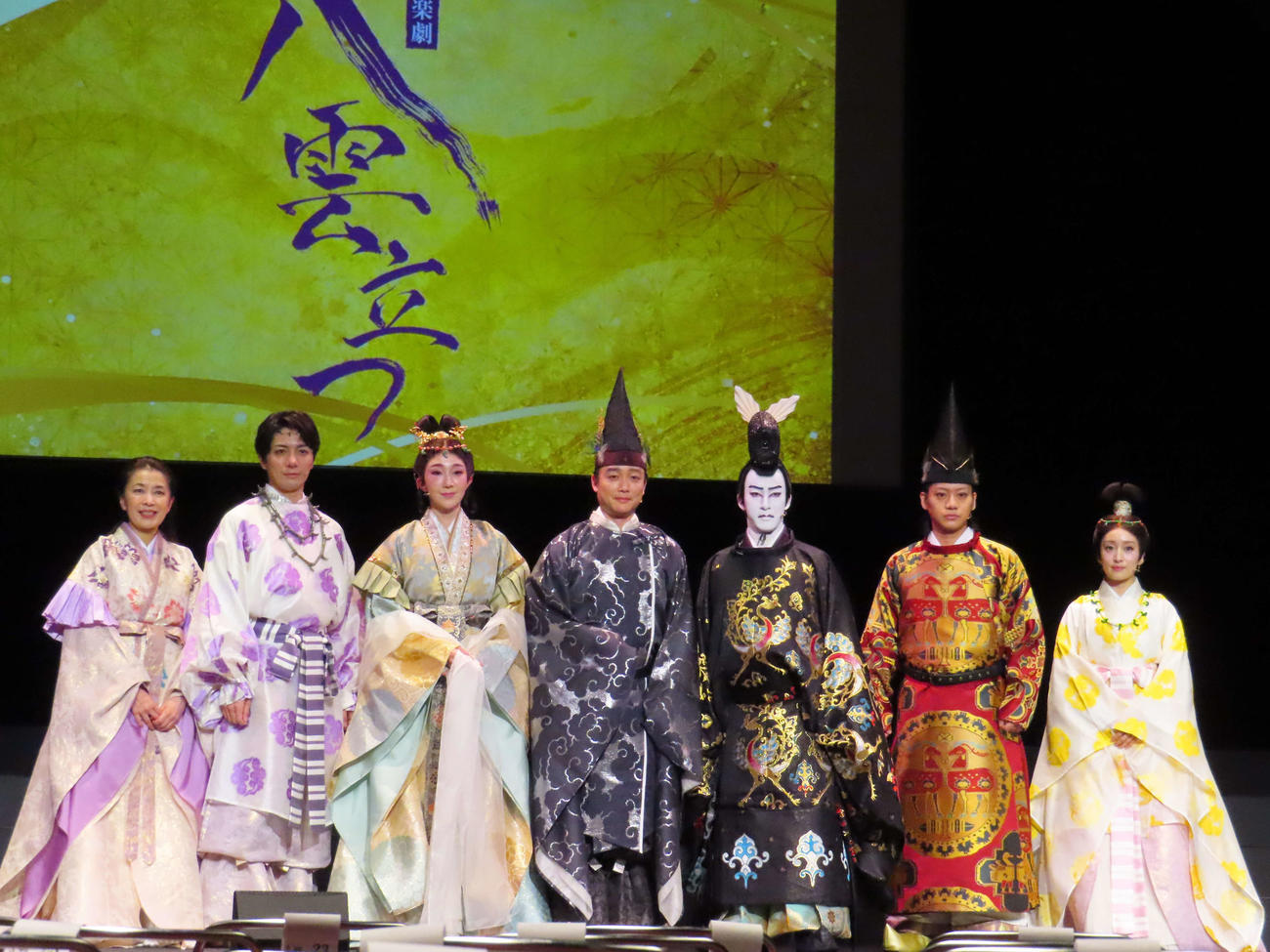 詩楽劇「八雲立つ」の公開通し稽古に出席した、左から川井郁子、和田琢磨、紅ゆずる、尾上菊之丞、尾上右近、佐藤流司、梅田彩佳