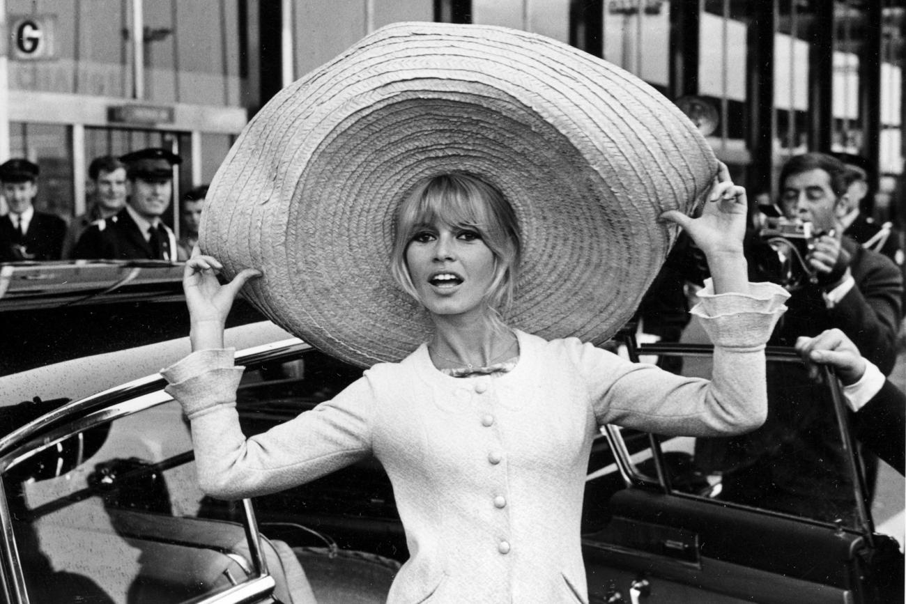 俳優のブリジット・バルドーさん＝1965年5月、パリ（AP＝共同）