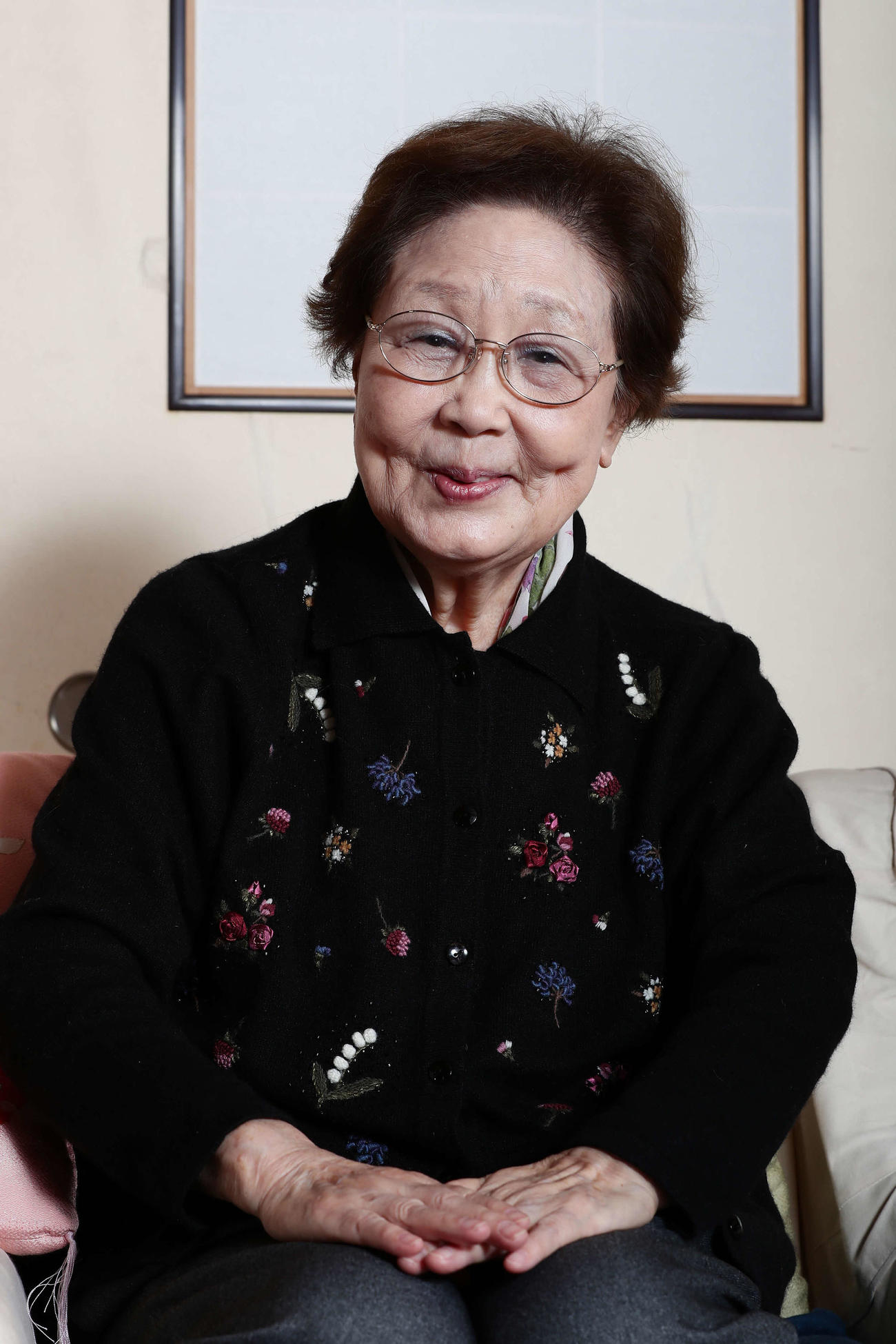 カメラにほほ笑む海老名香葉子さん（撮影・丹羽敏通）