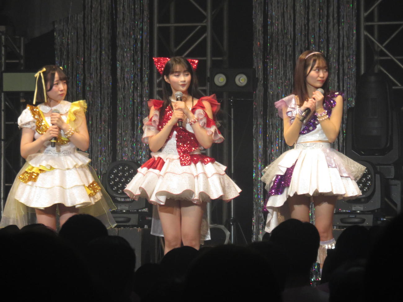 新たに加入した、左から今田花琳、兵頭美波、藤永みれい