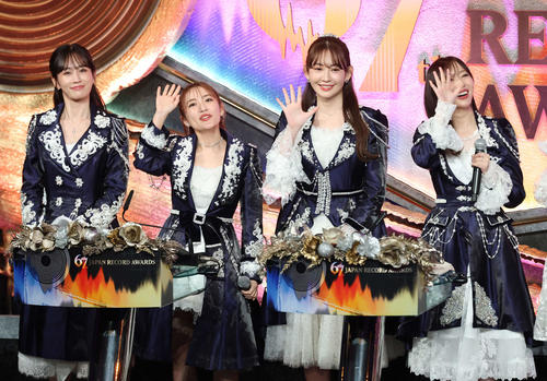 レコ大】20周年AKB48が企画賞 OG指原莉乃は涙の作詩賞受賞後に再登場で