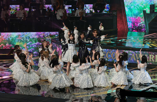 レコ大】20周年AKB48が企画賞 OG指原莉乃は涙の作詩賞受賞後に再登場で