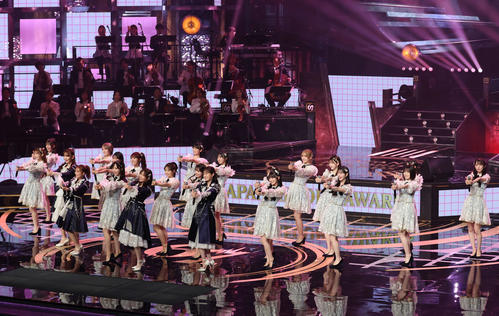 レコ大】20周年AKB48が企画賞 OG指原莉乃は涙の作詩賞受賞後に再登場で