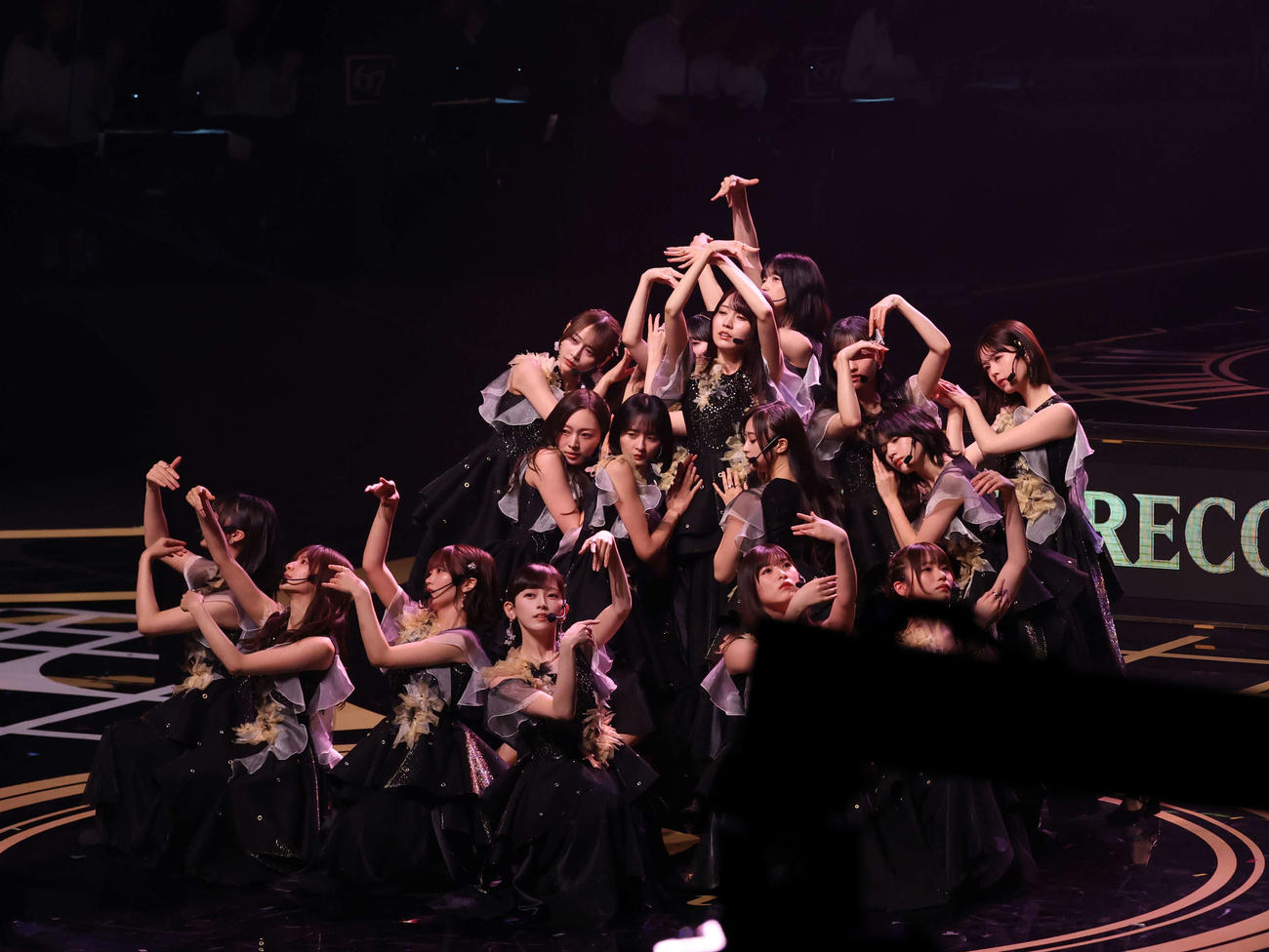 パフォーマンスする乃木坂46（撮影・増田悦実）