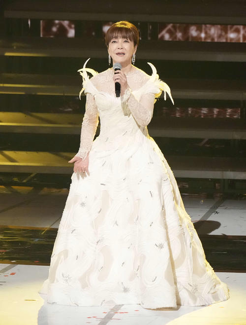熱唱する岩崎宏美（撮影・小島史椰）