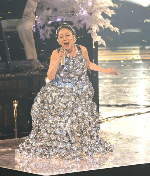 熱唱するMISIA（撮影・小島史椰）