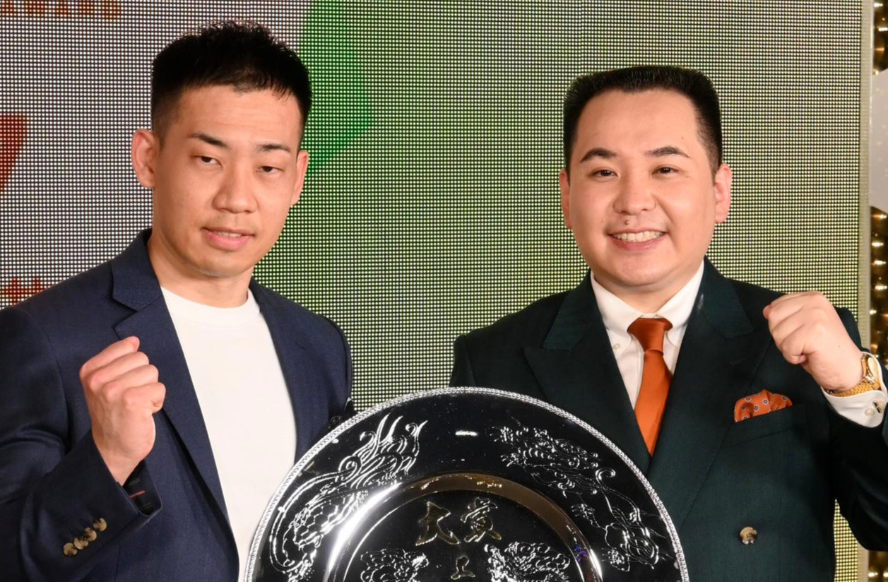 ミルクボーイ駒場孝（左）と内海崇（2022年4月撮影）