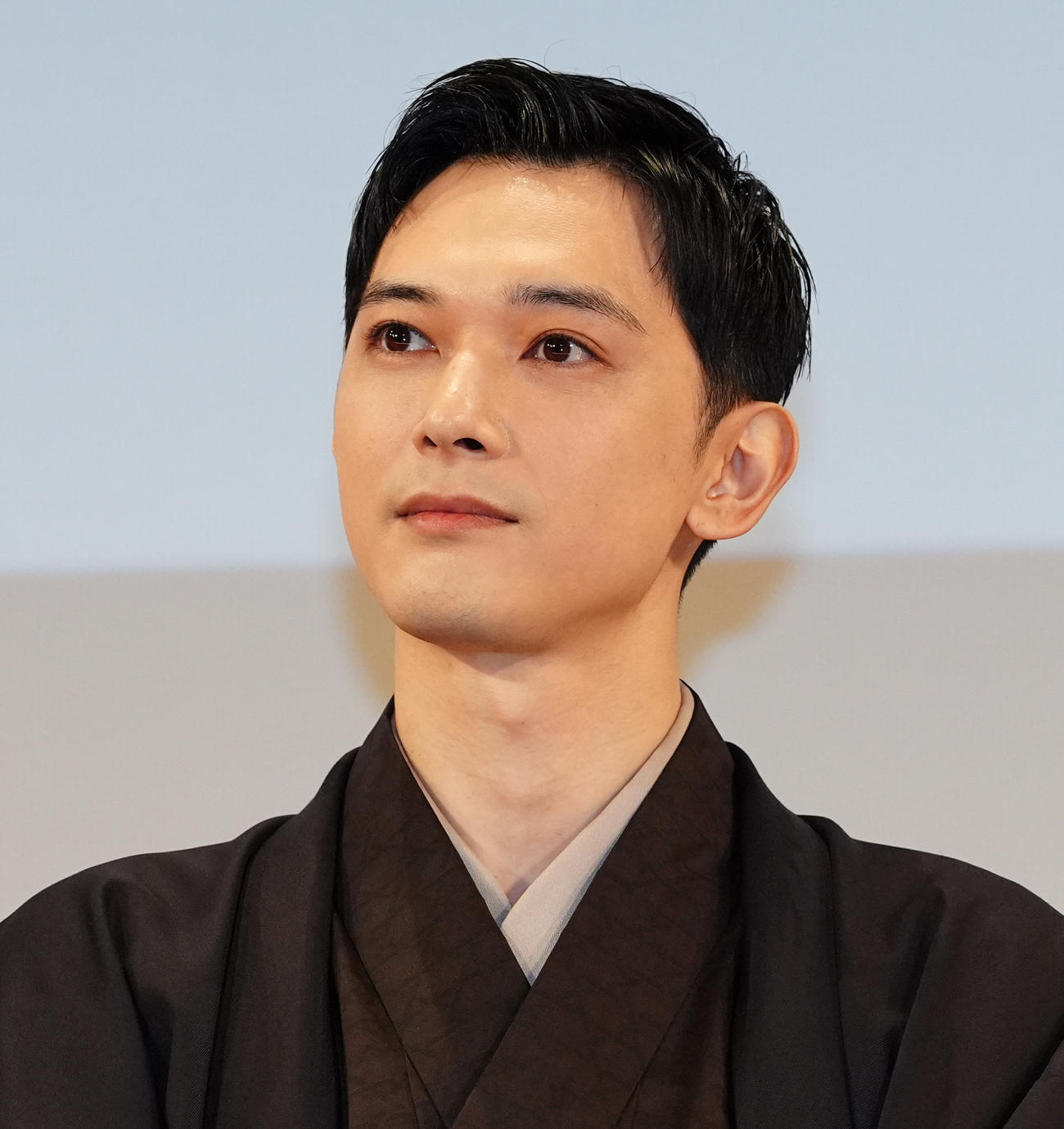 映画「国宝」歌舞伎座大みそか特別上映会で舞台あいさつを行う吉沢亮（撮影・清水貴仁）