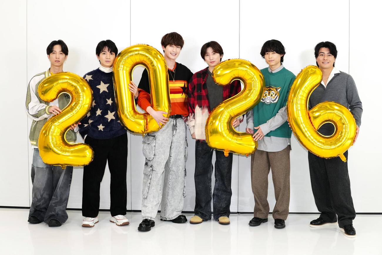 2026年にデビュー6周年を迎えるSixTONES。左から田中樹、髙地優吾、ジェシー、京本大我、松村北斗、森本慎太郎（撮影・江口和貴）