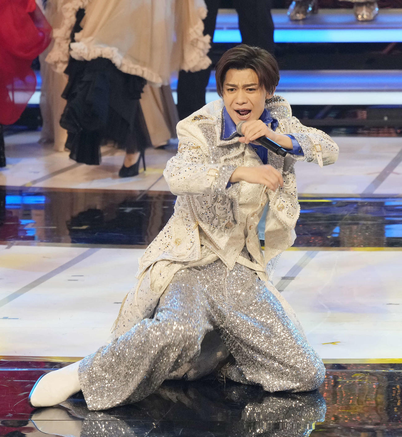 「Fun！Fun！Fun！」を熱唱する新浜レオン（撮影・小島史椰）